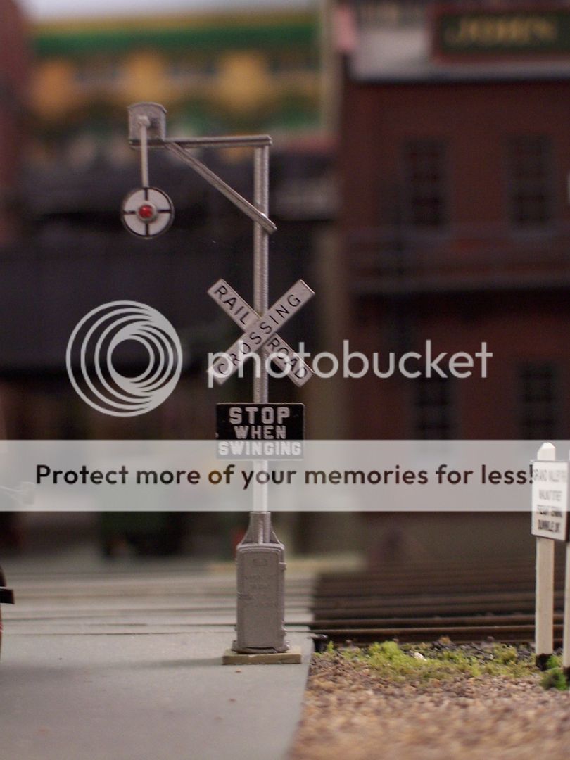 Does any one know of a manfucaturer for working HO wig wags Model